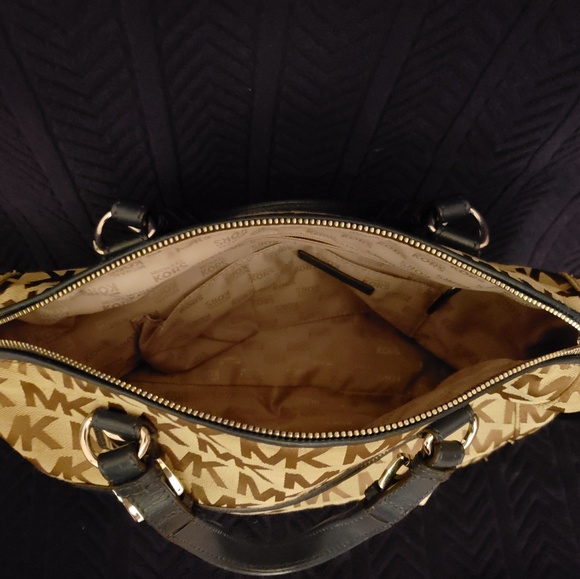 Michael Kors tote - Picture 3 of 3